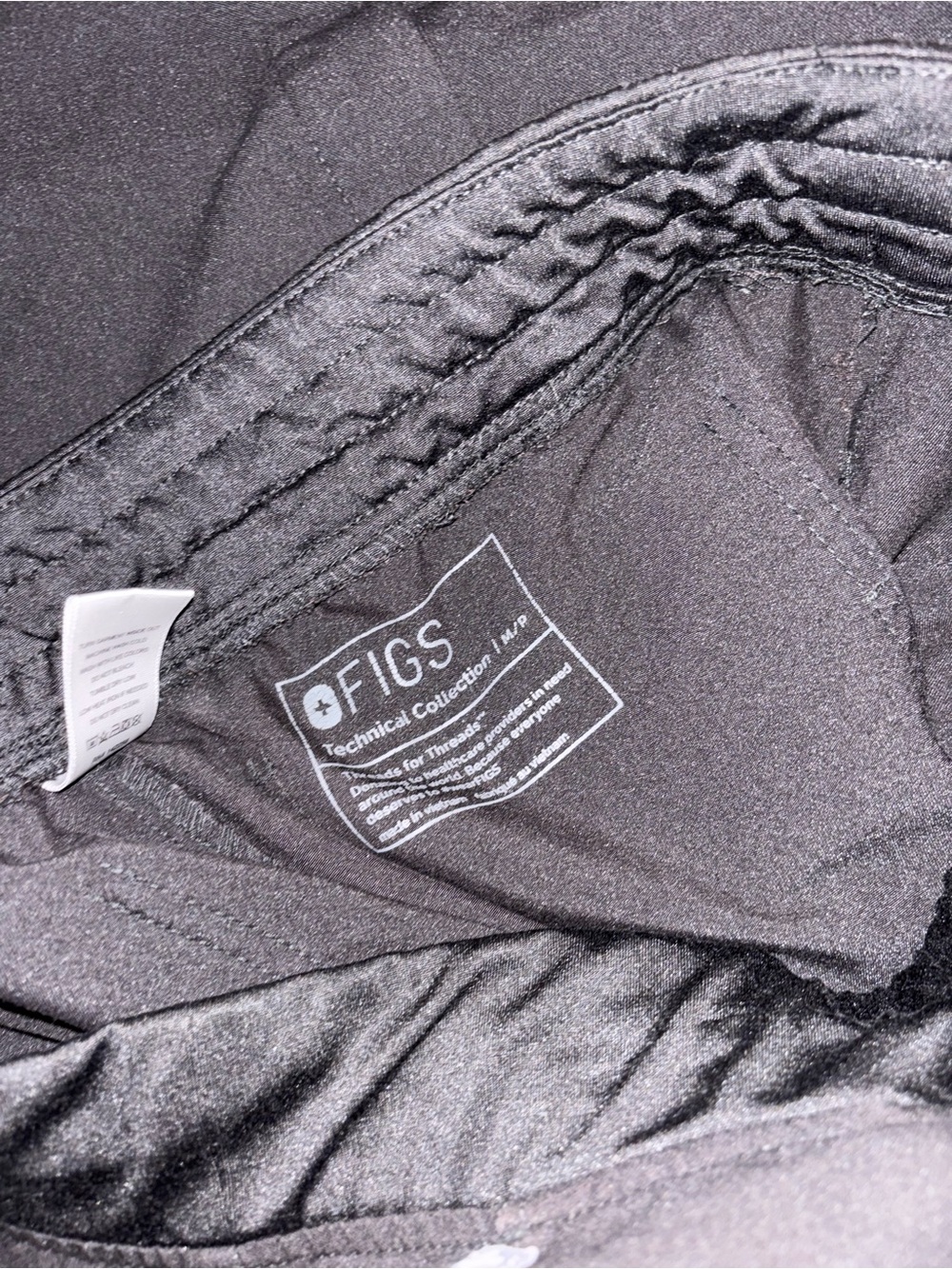 Figs Black Scrub Set - Picture 3 of 4